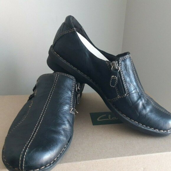 CLARKS black leather shoes loafers style 84151 contrast stitching ladies Sz 7.5 - Picture 1 of 7